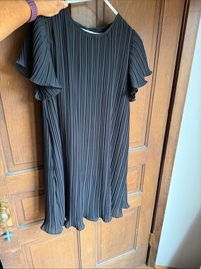 Cocktail, wedding PARTY READY! She + Sky Black Pleated Flutter-Sleeve Midi Dress